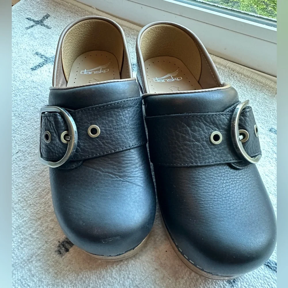 Dansko Pearson Tumbled Black Clogs with Buckle - Picture 7 of 7